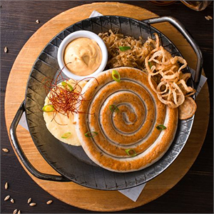 Улитка из куриной колбасы с сыром