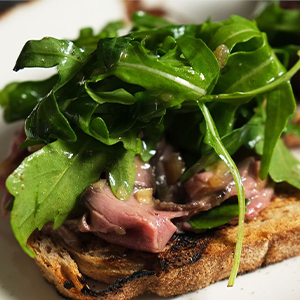 Вайнбайсер с ростбифом