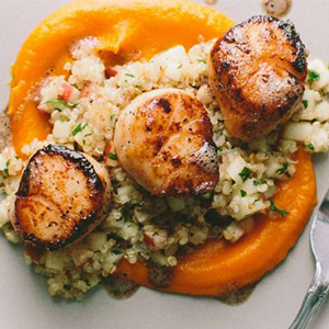 Сахалинские гребешки с кремом из сельдерея и печеной тыквой