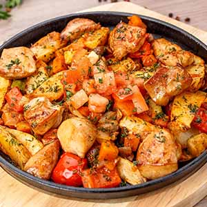 Горячая сковородка с филе цыпленка