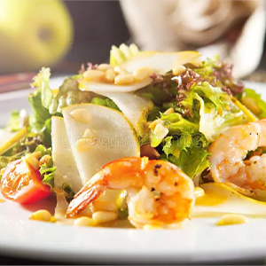 Салат с креветками и грушей