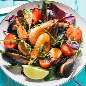 Морепродукты со свежими овощами