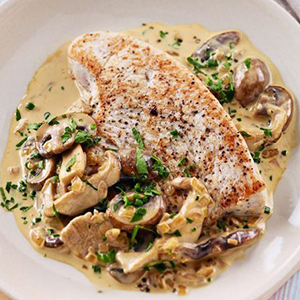 Запечённая индейка в сливочно‑ореховом соусе