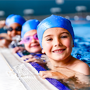 Детские занятия в бассейне