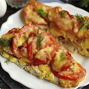 Рыба, запечённая с помидорами под сыром