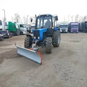 Трактор (подметание, перевозка грузов, скашивание травы)
