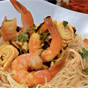 Паста с креветками и мидиями