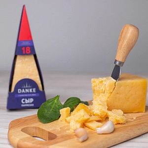 Сыр Пармезан с м. д. жира в сухом веществе 40% 18 месяцев созревания, сегмент
