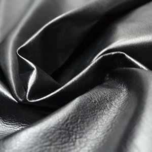 «Центури» - кожа одежная черная из мелкого сырья