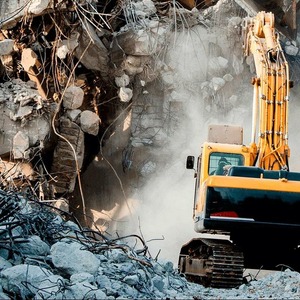 Демонтаж и снос неиспользуемых строений