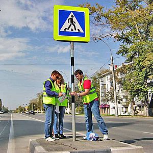 Установка дорожных знаков