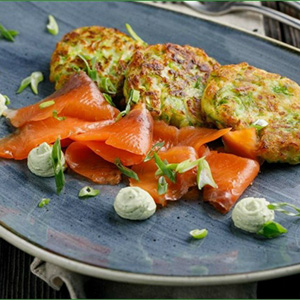 Оладьи с цукини и лососем