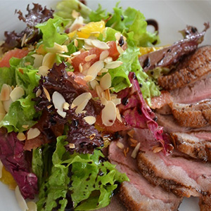 Салат с уткой и виноградом