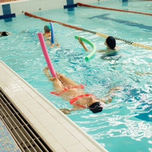 Занятия в плавательном бассейне