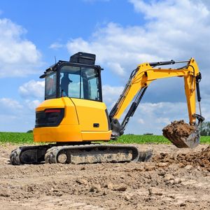 Земляные работы при помощи экскаваторов