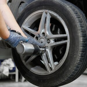 Шиномонтаж легковых автомобилей