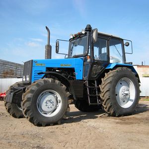 Услуги трактора МТЗ-1221