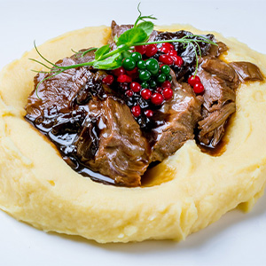 Говяжьи щеки с трюфельным пюре 