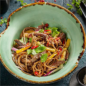 Лапша соба с говядиной