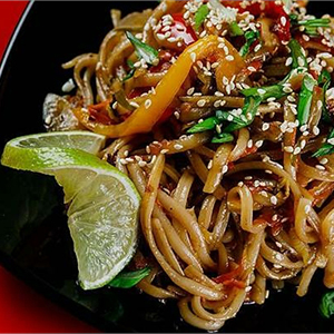 Лапша удон со свининой 