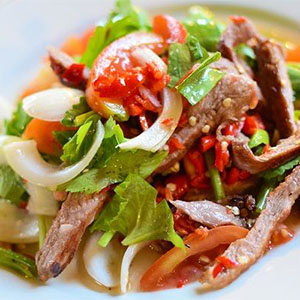 Салат со свининой на пару