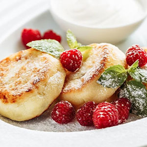 Творожники с томлёными ягодами