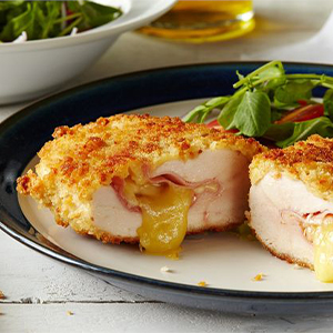 Куриный шницель с сыром и беконом 