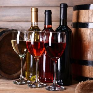 Вино фруктово-ягодное натуральное столовое