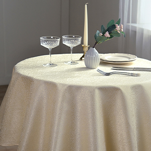 Скатерти и комплекты столового белья