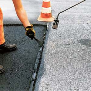 Ямочный ремонт асфальтобетонного покрытия дорог и тротуаров