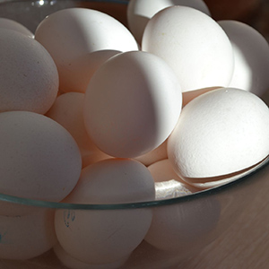 Яйцо диетическое с оранжевым желтком, белое