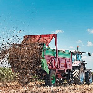 Внесение минеральных и органических удобрений