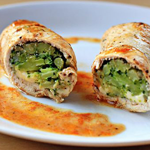 Куриный рулетик с брокколи и картофелем