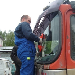 Замена и ремонт лобовых стекол легковых, грузовых автомобилей и автобусов