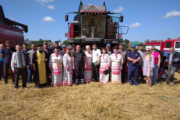 Песня и благословение – в поддержку хлеборобов ОАО «Охово»!