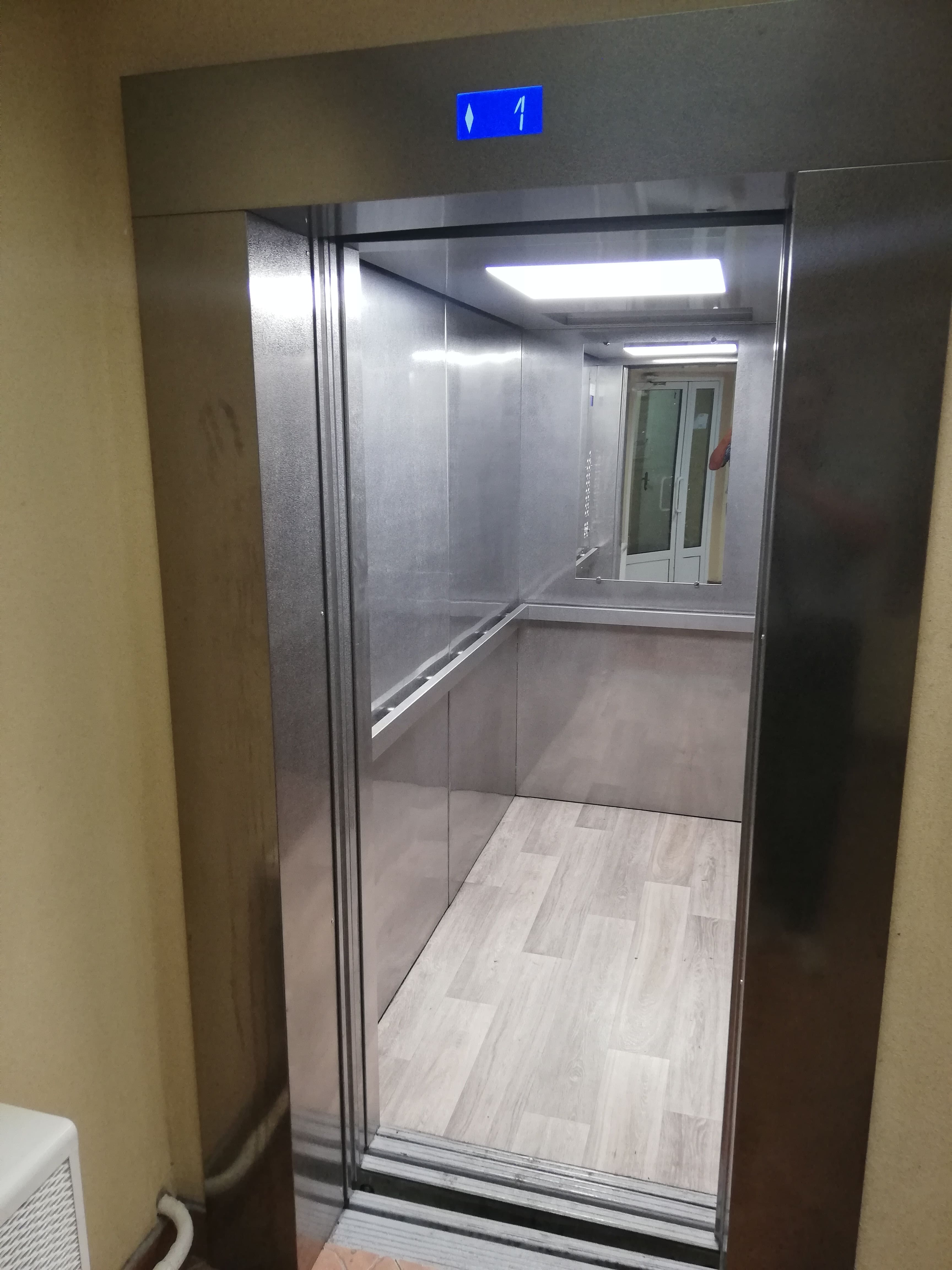 Обновление (покраска) кабин лифтов