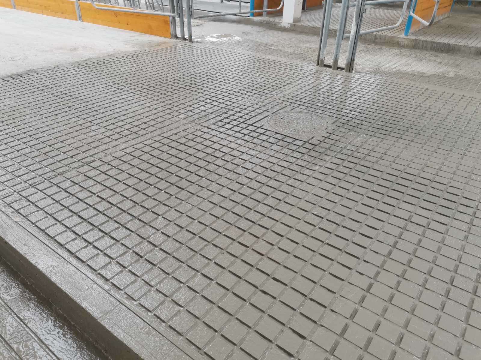 Нарезка швов в бетонном основании полв в коровниках