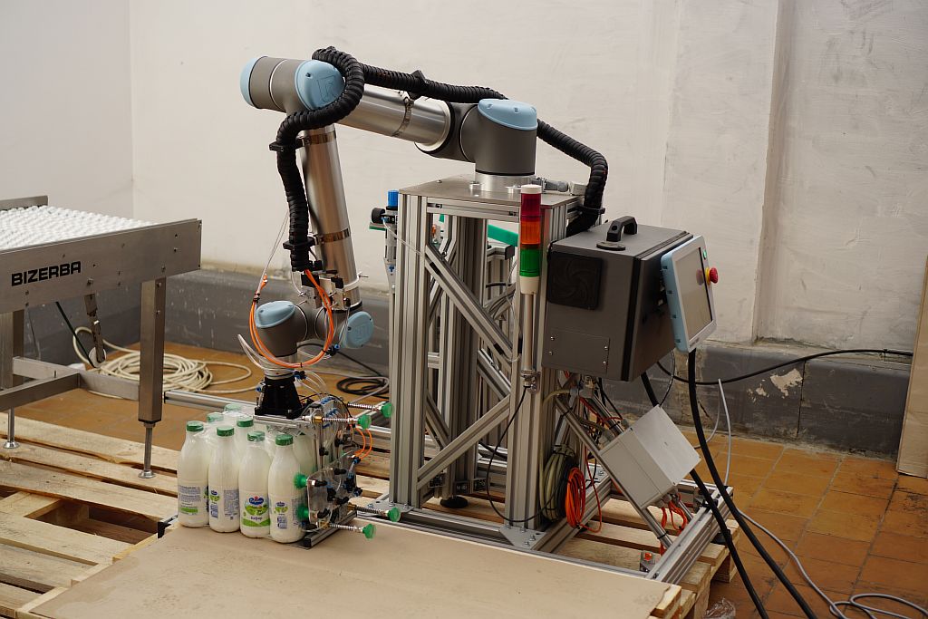 Коллаборативный робот паллетайзер бутылок SIA. Собственное производство.